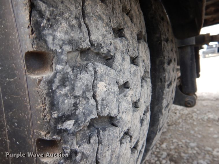 image for item DK5598 2016 Caterpillar CT680L  semi truck