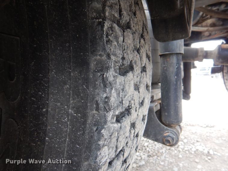 image for item DK5598 2016 Caterpillar CT680L  semi truck