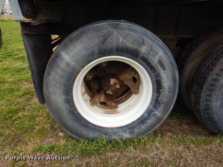 image for item DK5630 1970 Fruehauf FB-6-F2-40-CT  dry van trailer