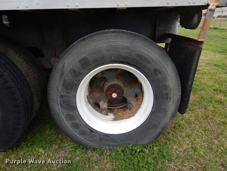 image for item DK5630 1970 Fruehauf FB-6-F2-40-CT  dry van trailer