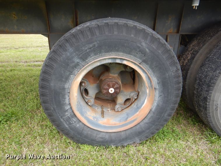 image for item DK5630 1970 Fruehauf FB-6-F2-40-CT  dry van trailer