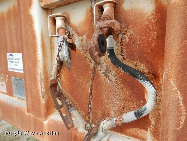 image for item DK5630 1970 Fruehauf FB-6-F2-40-CT  dry van trailer