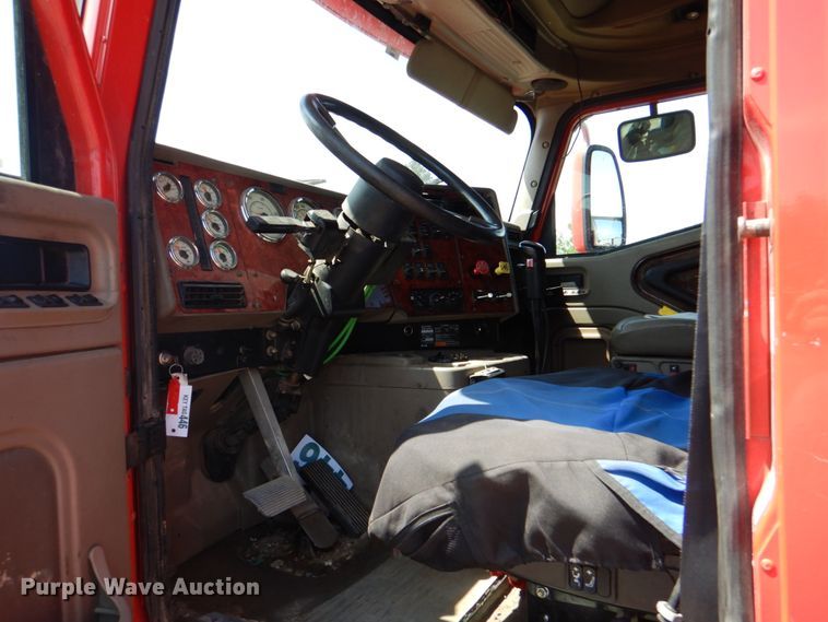 image for item DK5637 2005 International 9400i  semi truck