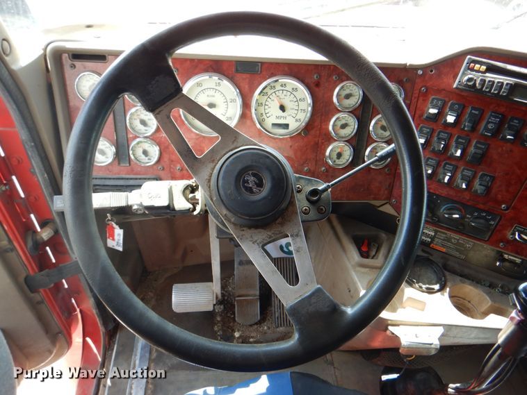 image for item DK5637 2005 International 9400i  semi truck