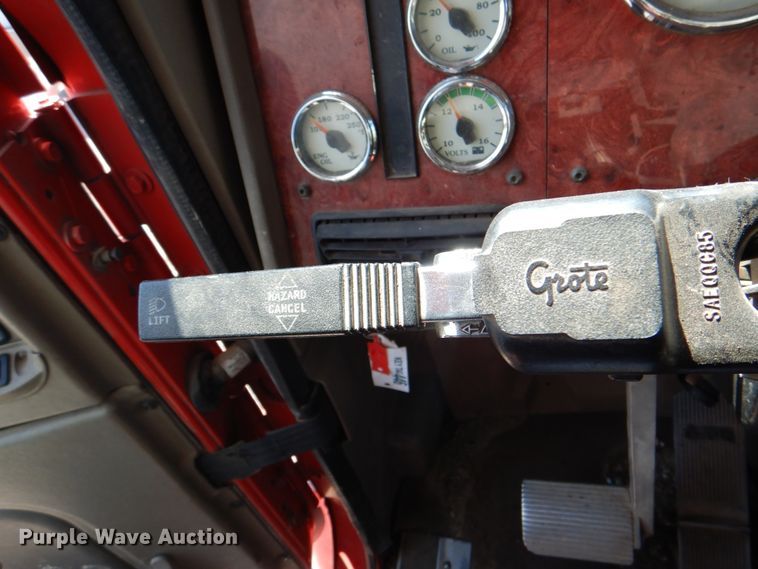 image for item DK5637 2005 International 9400i  semi truck