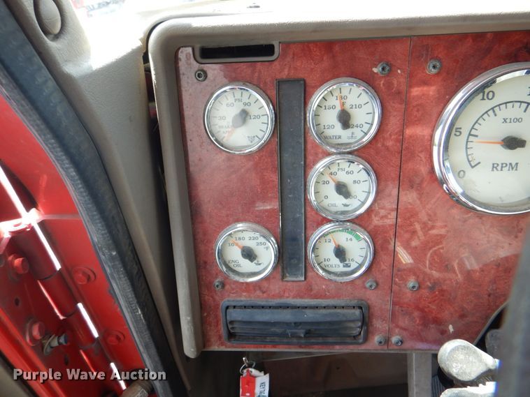 image for item DK5637 2005 International 9400i  semi truck