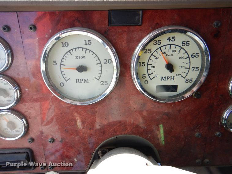 image for item DK5637 2005 International 9400i  semi truck