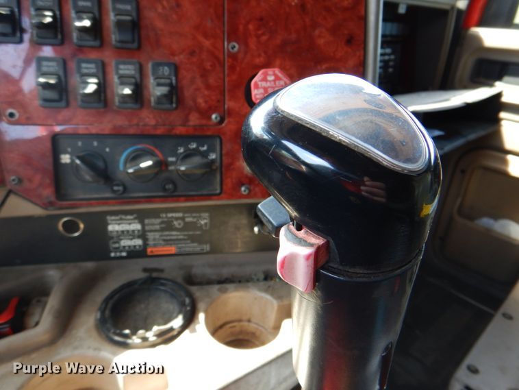 image for item DK5637 2005 International 9400i  semi truck