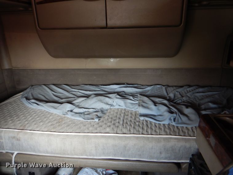 image for item DK5637 2005 International 9400i  semi truck