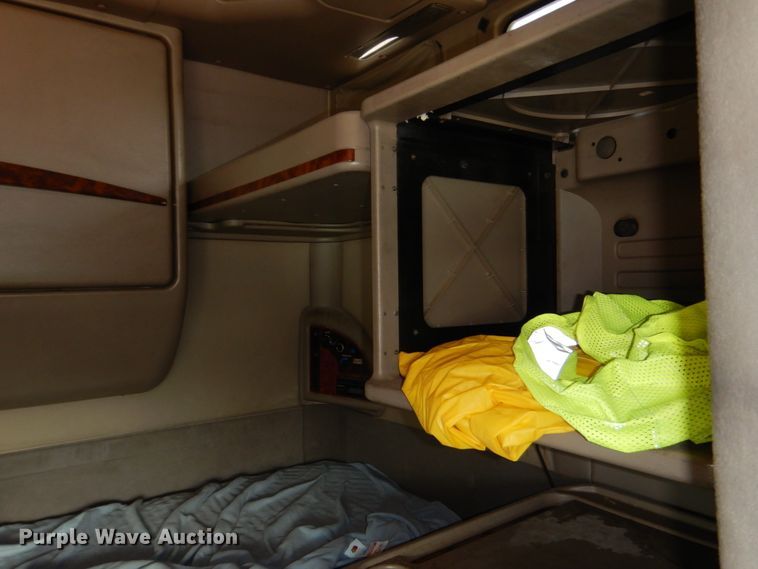 image for item DK5637 2005 International 9400i  semi truck