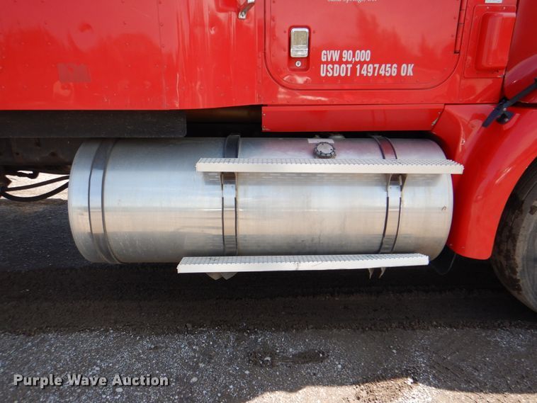 image for item DK5637 2005 International 9400i  semi truck