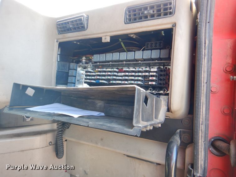 image for item DK5637 2005 International 9400i  semi truck