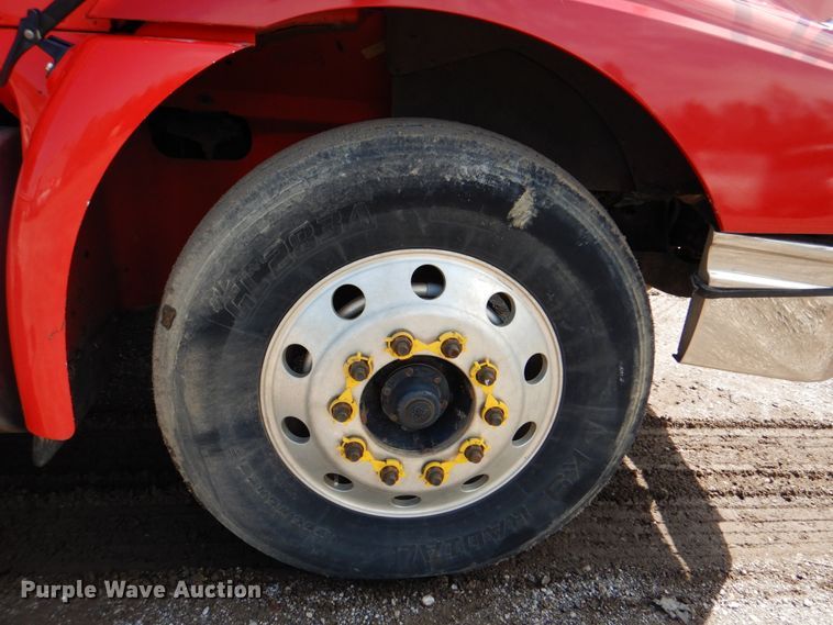 image for item DK5637 2005 International 9400i  semi truck