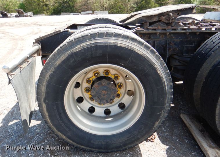 image for item DK5637 2005 International 9400i  semi truck