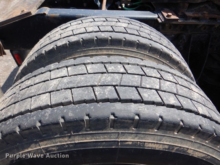 image for item DK5637 2005 International 9400i  semi truck