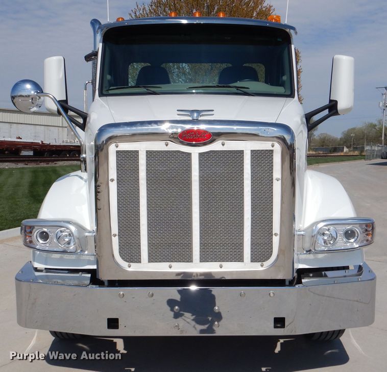 image for item DL2922 2018 Peterbilt 567  semi truck