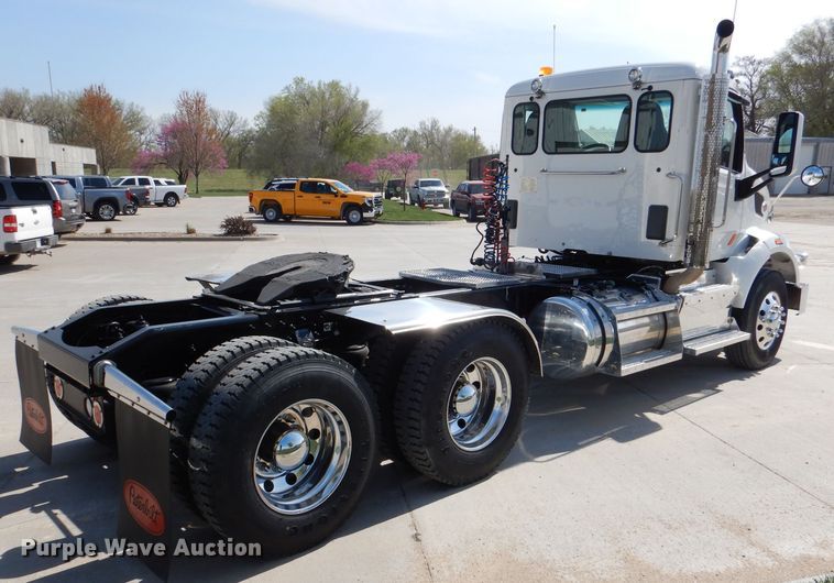 image for item DL2922 2018 Peterbilt 567  semi truck