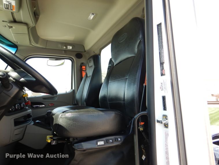 image for item DL2922 2018 Peterbilt 567  semi truck