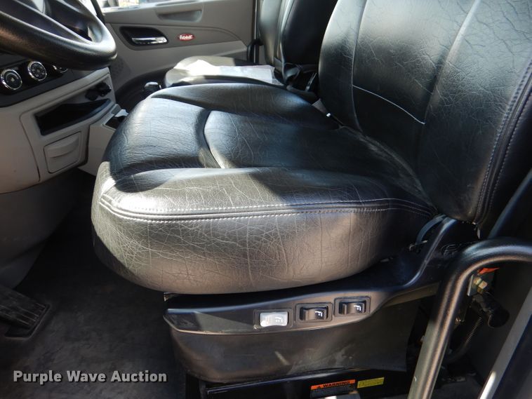 image for item DL2922 2018 Peterbilt 567  semi truck