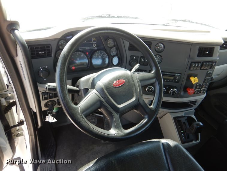 image for item DL2922 2018 Peterbilt 567  semi truck