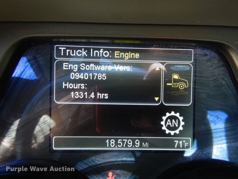 image for item DL2922 2018 Peterbilt 567  semi truck