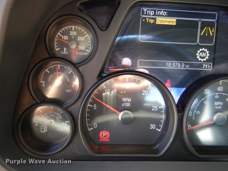 image for item DL2922 2018 Peterbilt 567  semi truck