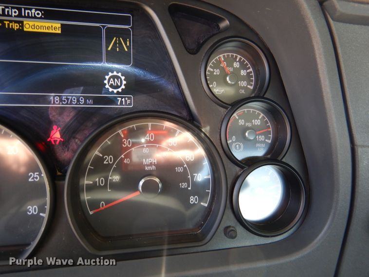 image for item DL2922 2018 Peterbilt 567  semi truck