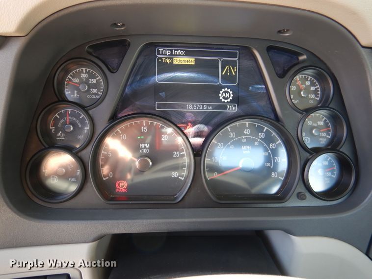 image for item DL2922 2018 Peterbilt 567  semi truck