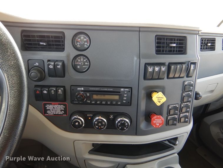 image for item DL2922 2018 Peterbilt 567  semi truck