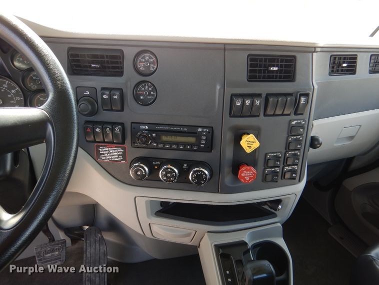 image for item DL2922 2018 Peterbilt 567  semi truck