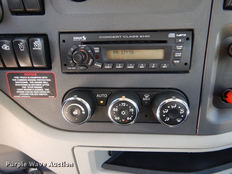 image for item DL2922 2018 Peterbilt 567  semi truck