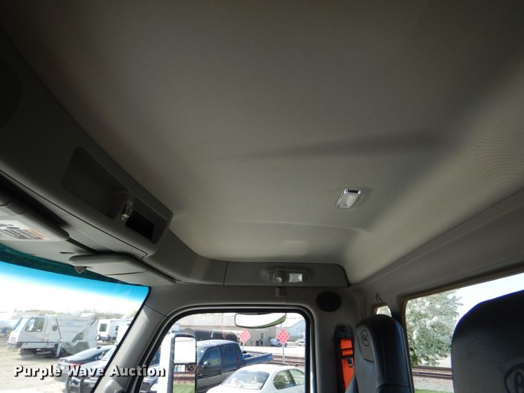 image for item DL2922 2018 Peterbilt 567  semi truck