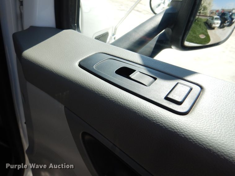 image for item DL2922 2018 Peterbilt 567  semi truck