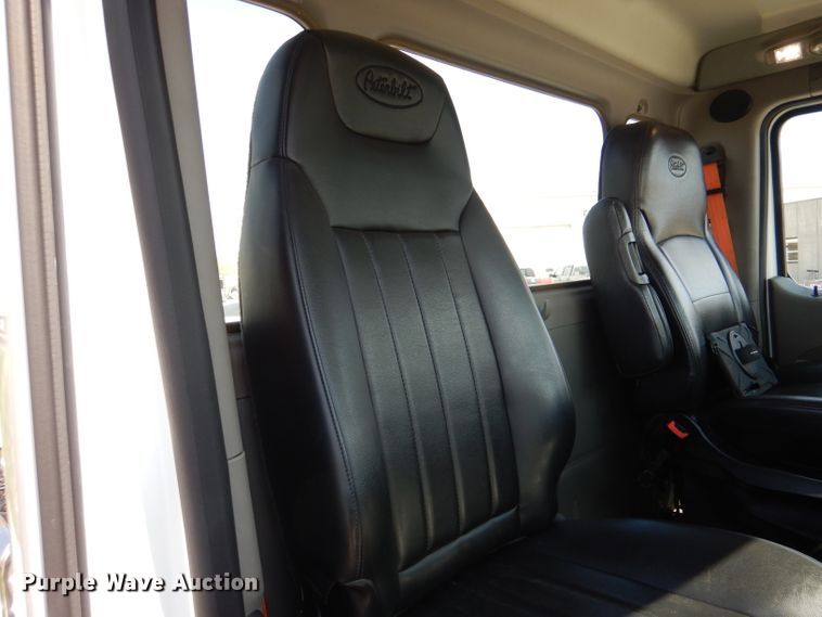 image for item DL2922 2018 Peterbilt 567  semi truck