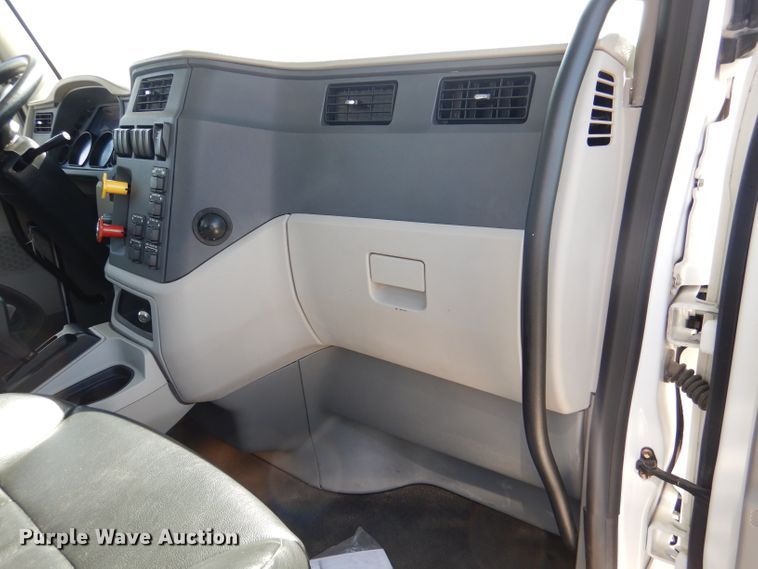 image for item DL2922 2018 Peterbilt 567  semi truck