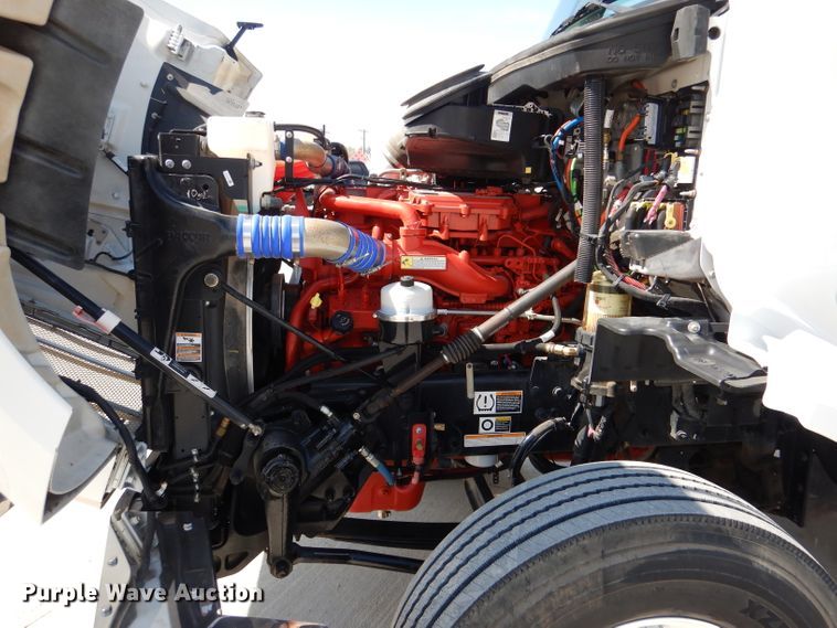 image for item DL2922 2018 Peterbilt 567  semi truck