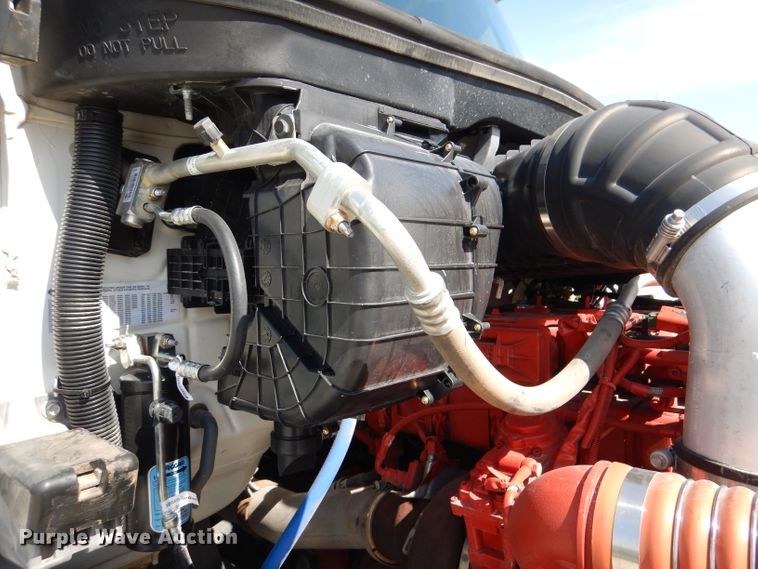 image for item DL2922 2018 Peterbilt 567  semi truck