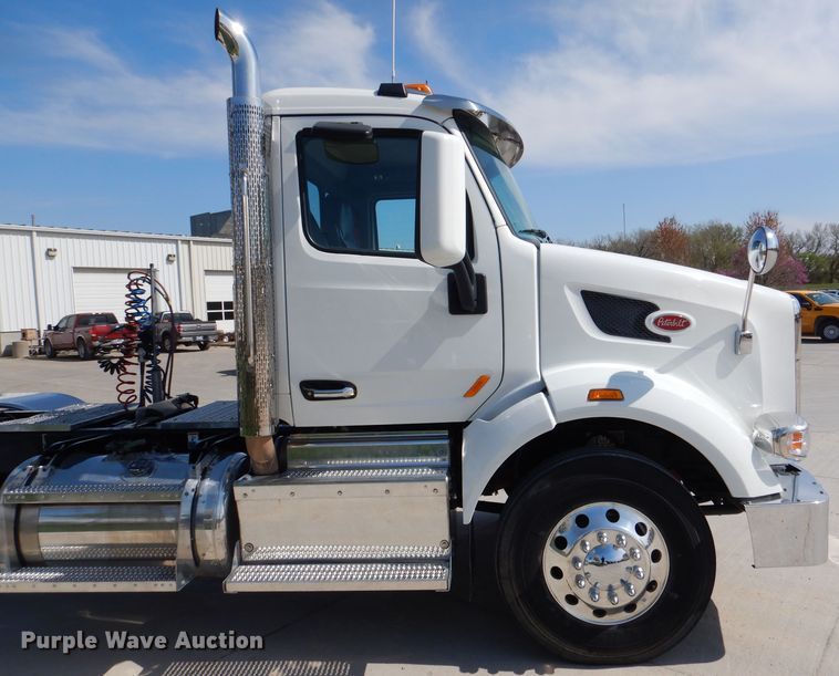 image for item DL2922 2018 Peterbilt 567  semi truck
