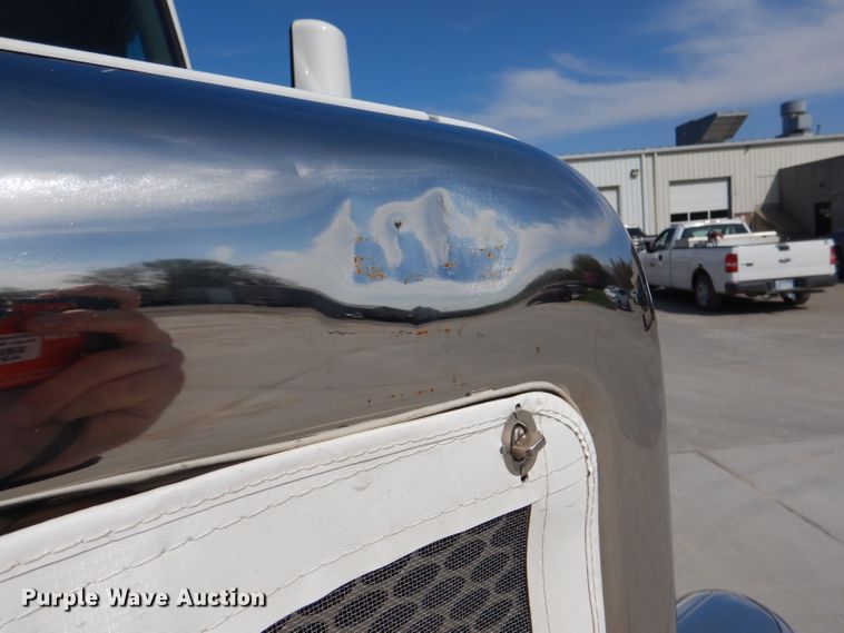 image for item DL2922 2018 Peterbilt 567  semi truck