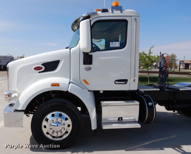 image for item DL2922 2018 Peterbilt 567  semi truck