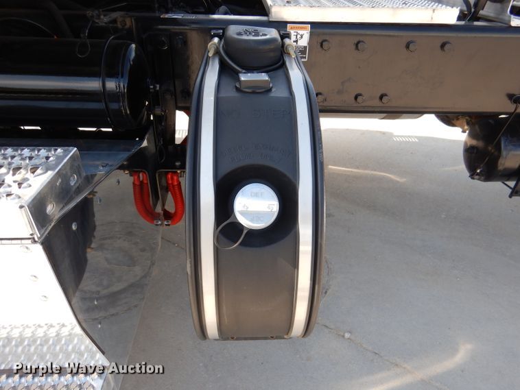 image for item DL2922 2018 Peterbilt 567  semi truck