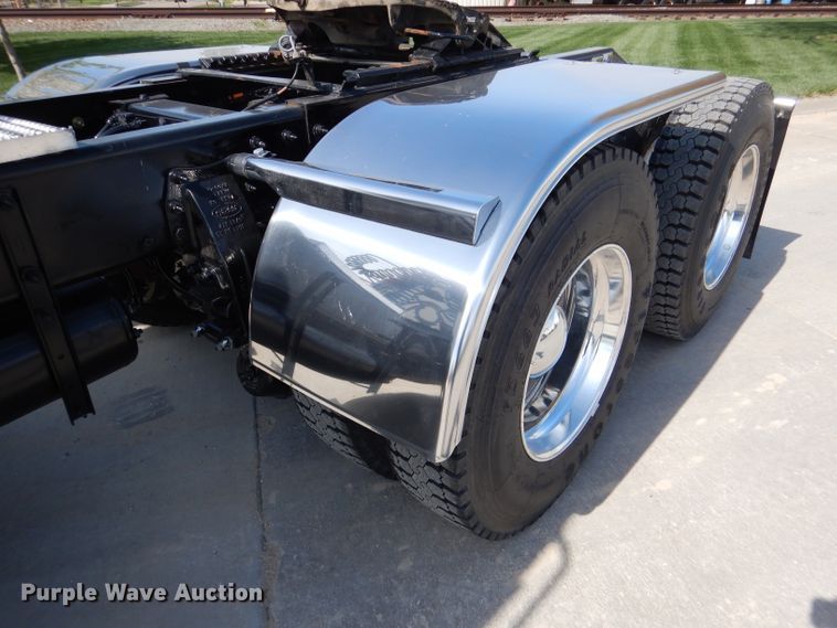 image for item DL2922 2018 Peterbilt 567  semi truck