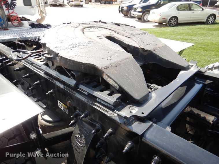 image for item DL2922 2018 Peterbilt 567  semi truck