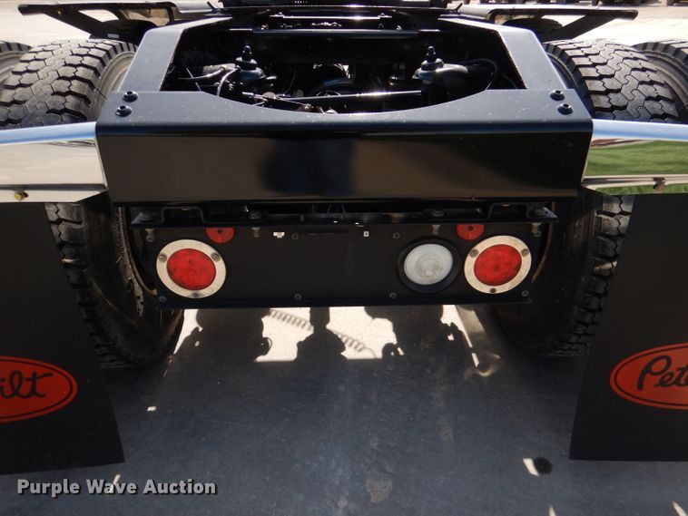 image for item DL2922 2018 Peterbilt 567  semi truck