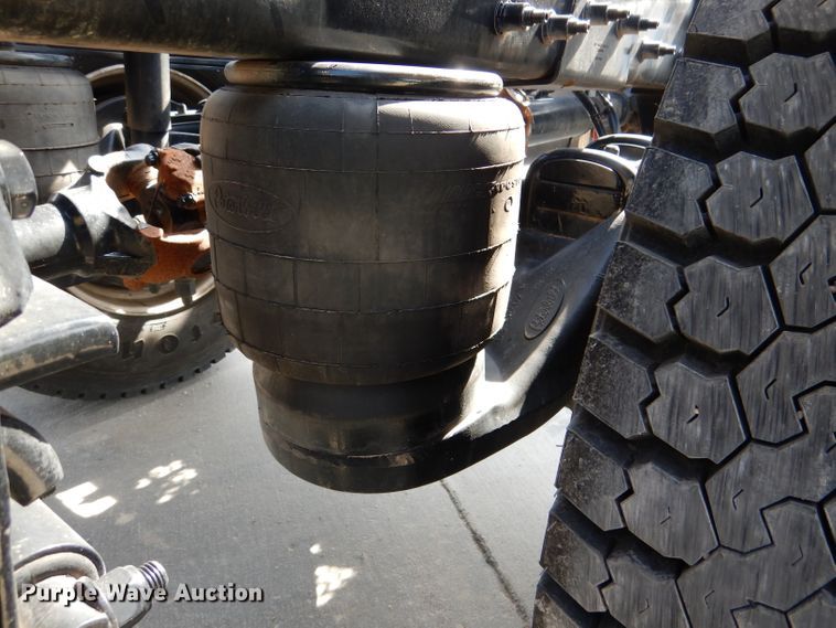 image for item DL2922 2018 Peterbilt 567  semi truck