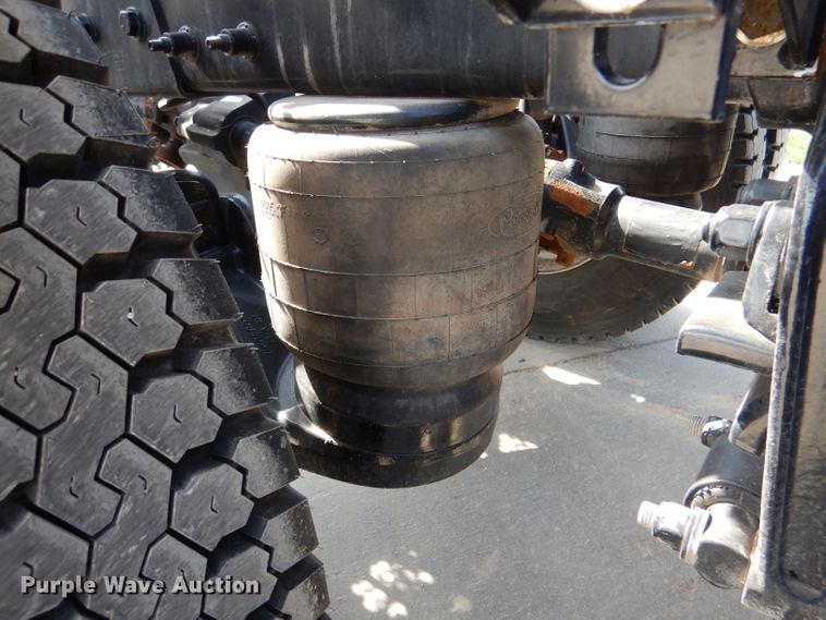 image for item DL2922 2018 Peterbilt 567  semi truck