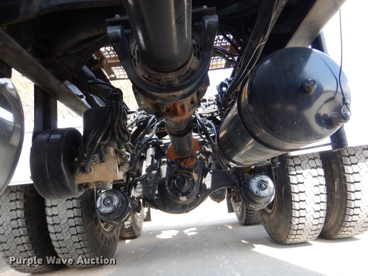 image for item DL2922 2018 Peterbilt 567  semi truck