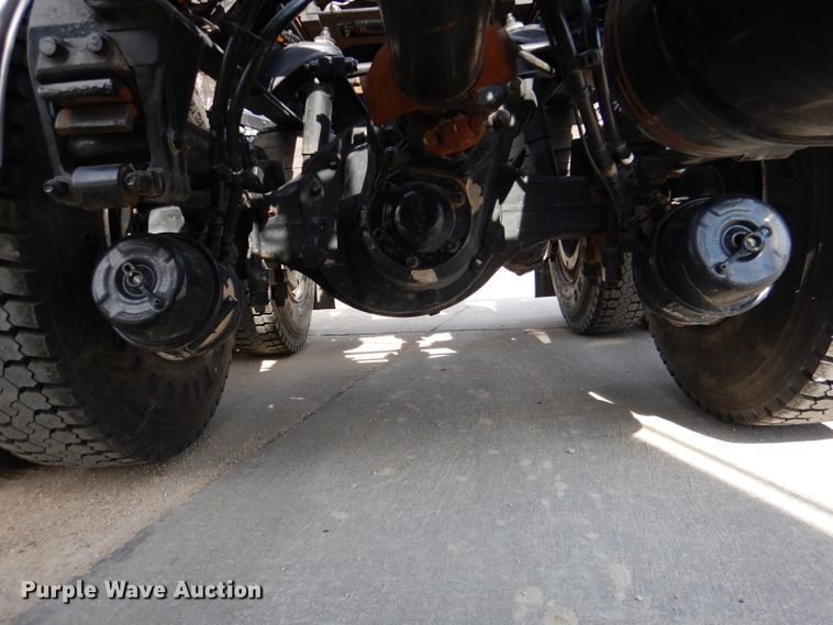 image for item DL2922 2018 Peterbilt 567  semi truck