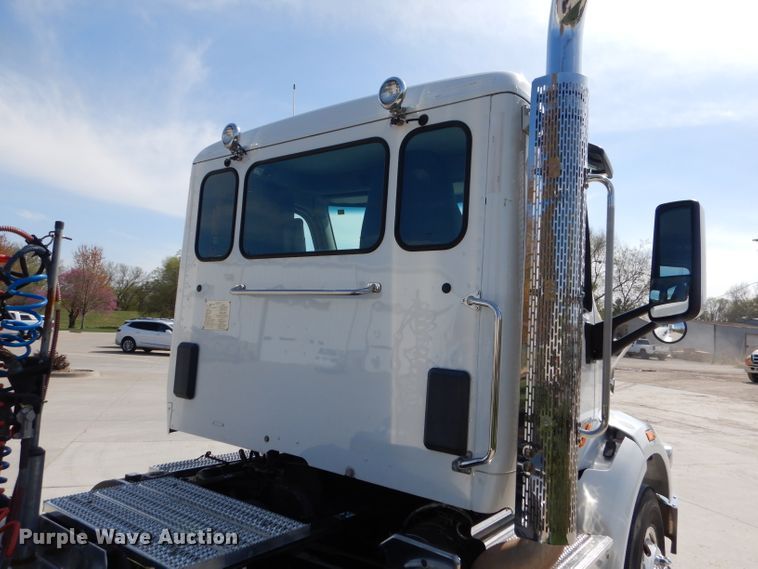 image for item DL2922 2018 Peterbilt 567  semi truck