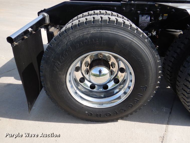 image for item DL2922 2018 Peterbilt 567  semi truck